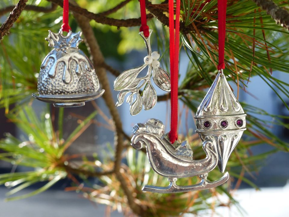 Cornish Tin Christmas Decoration - Mistletoe (2012)